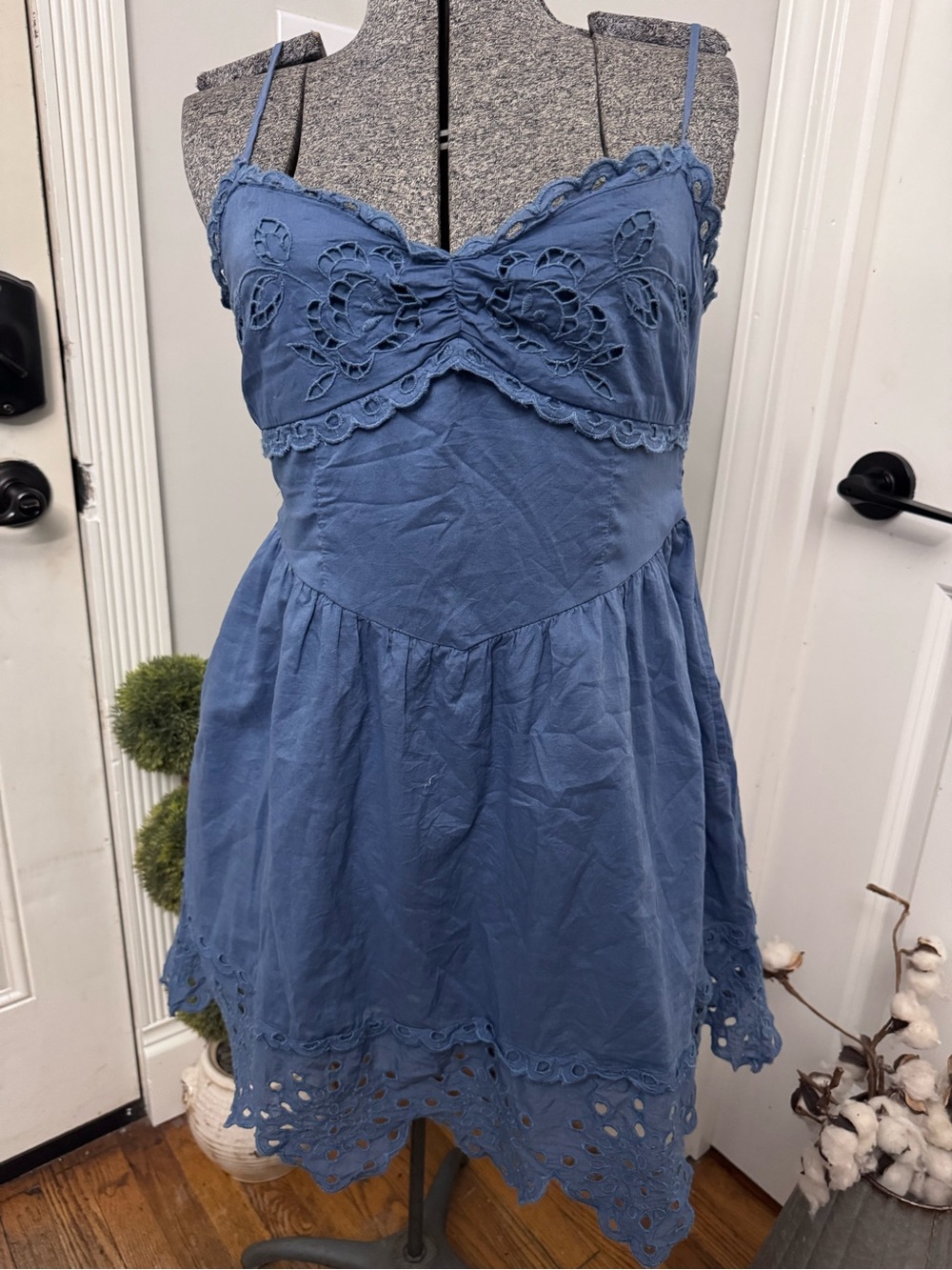 Women’s American Eagle Blue Eyelet Lace Trim Spaghetti Strap Dress  Medium